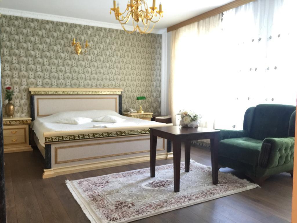 Hotel Adria Pristina Kültér fotó