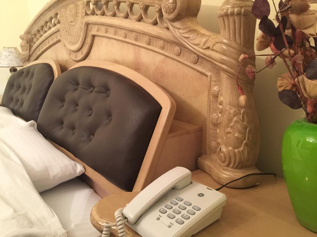 Hotel Adria Pristina Kültér fotó