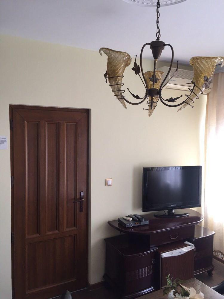Hotel Adria Pristina Kültér fotó