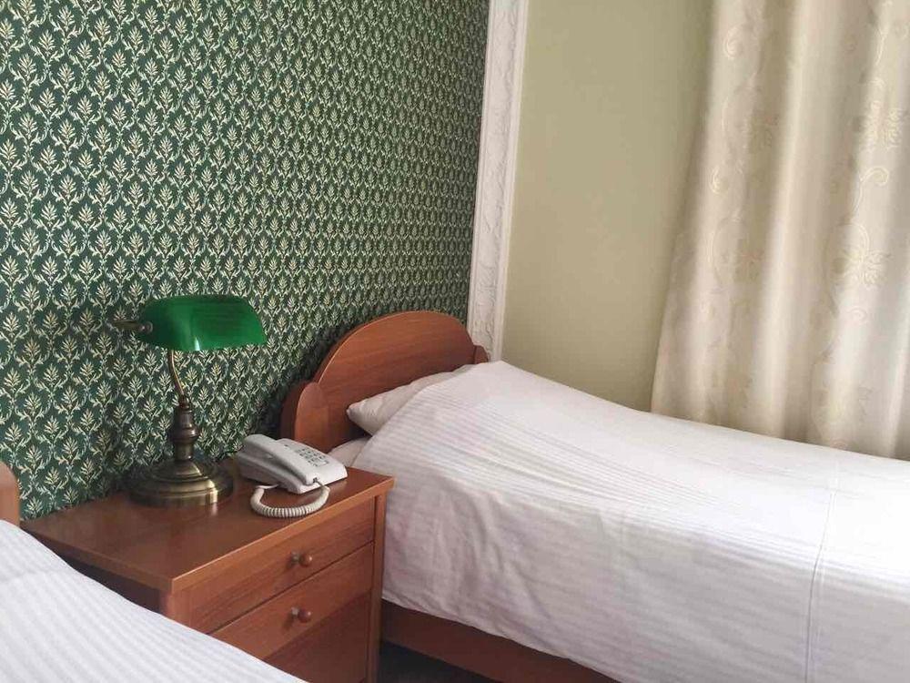 Hotel Adria Pristina Kültér fotó