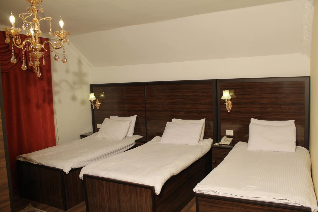 Hotel Adria Pristina Kültér fotó