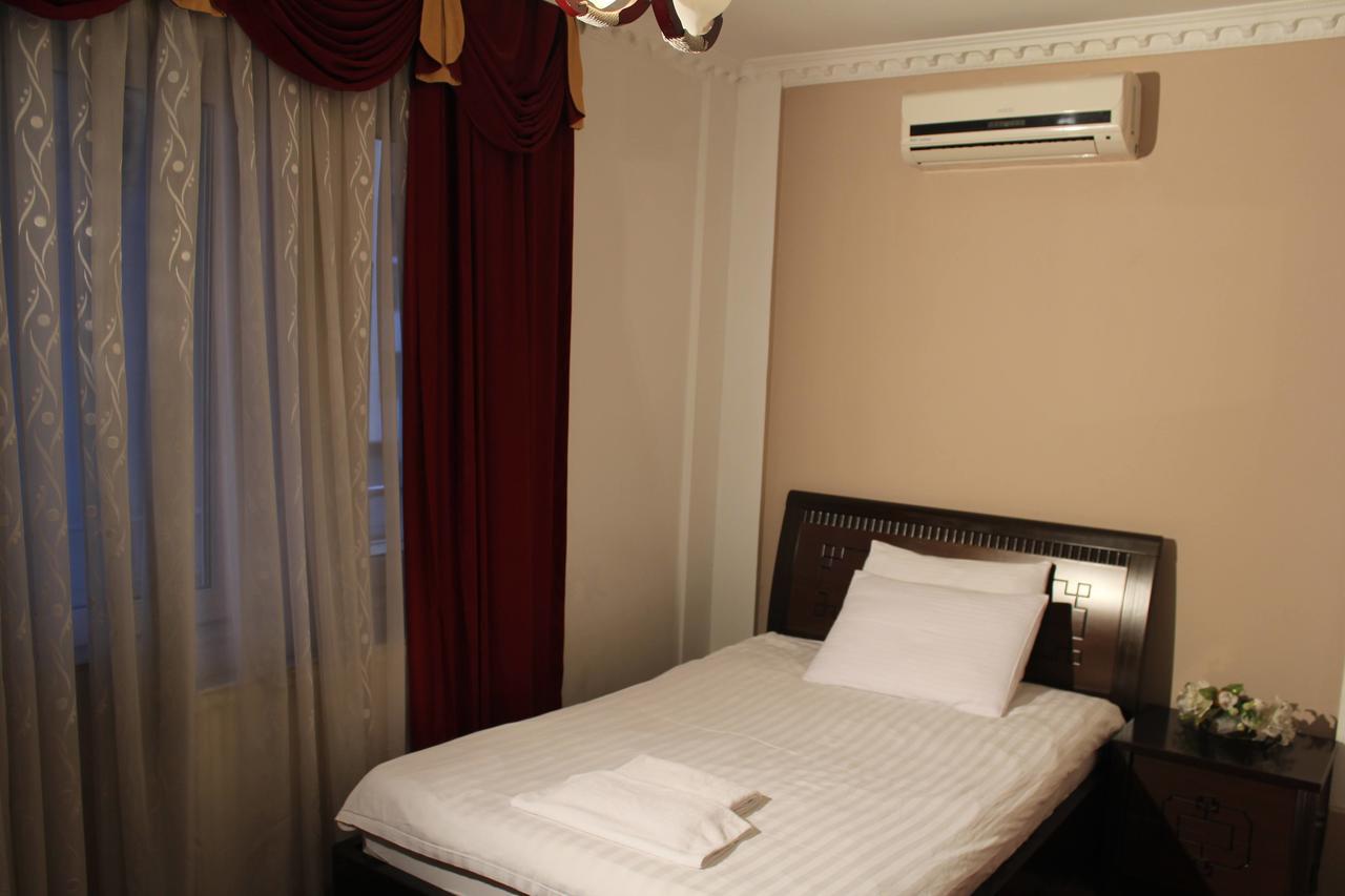 Hotel Adria Pristina Kültér fotó