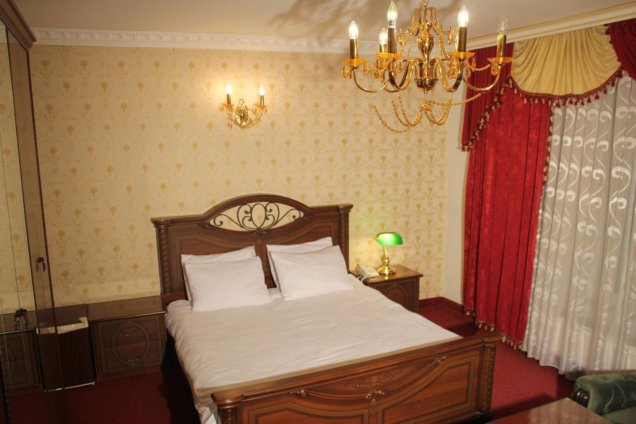 Hotel Adria Pristina Kültér fotó