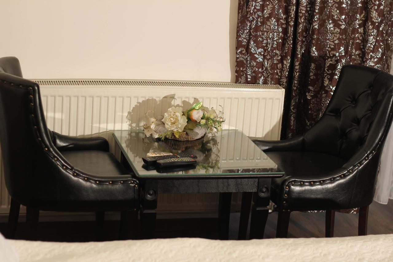 Hotel Adria Pristina Kültér fotó