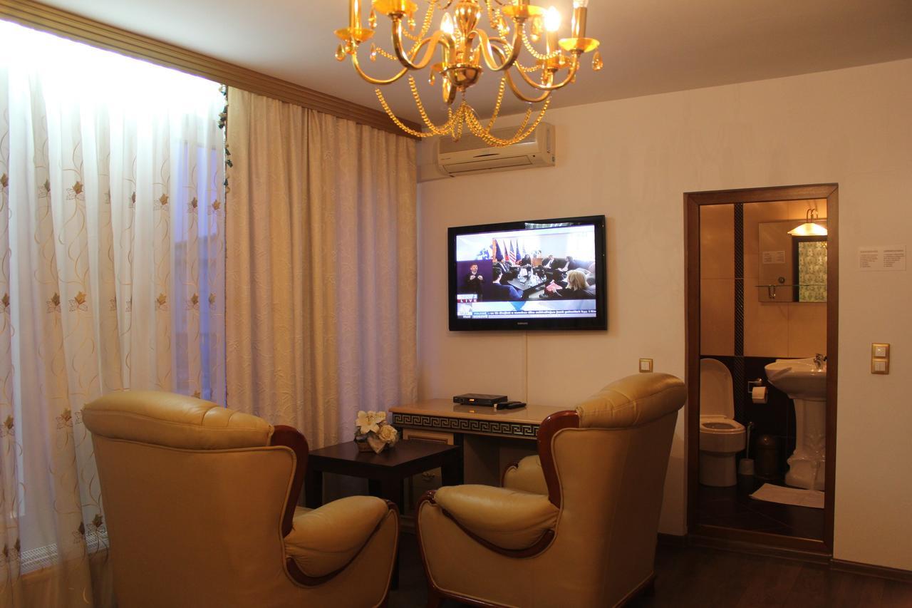 Hotel Adria Pristina Kültér fotó