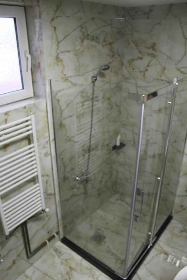 Hotel Adria Pristina Kültér fotó