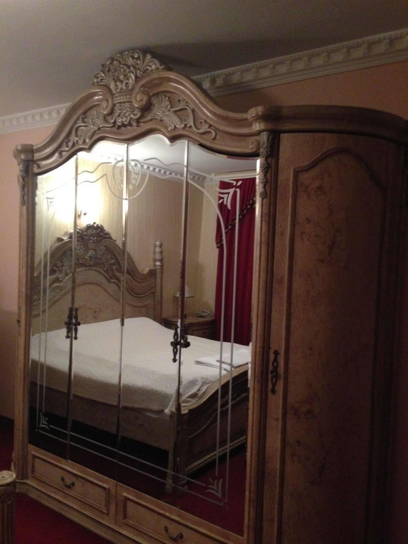Hotel Adria Pristina Kültér fotó